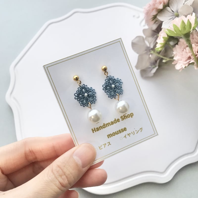 パールとお花のピアス/イヤリング くすみブルー | HandmadeShop mousse 