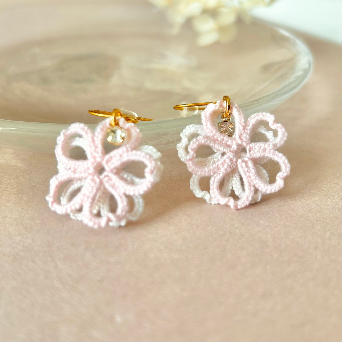 1点のみNo.633 ドイツビーズの桜 ハンドメイドピアス イヤリング37 