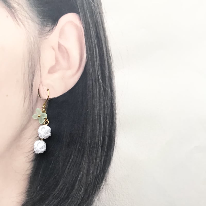 鯨骨 すずらんのピアス 808 鯨骨 小さい鈴蘭のピアス 808 - ARTIST