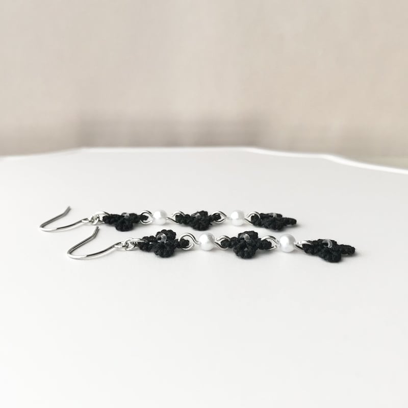 小さなお花屋さんピアス/イヤリング 黒×黒 | HandmadeShop mousse