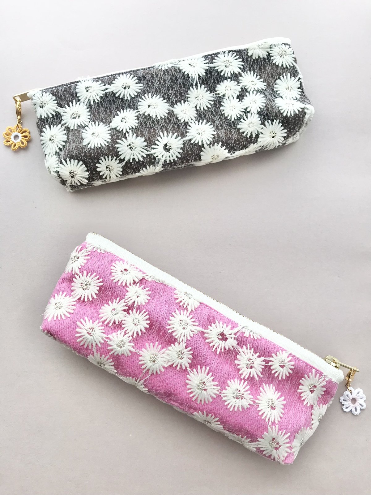 ファスナーレースポーチ（チャーム付き）濃いピンク | HandmadeShop