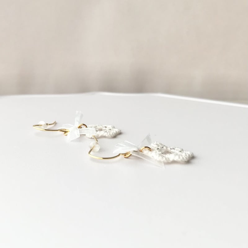 白リボンピアス/イヤリング ベージュ | HandmadeShop mousse