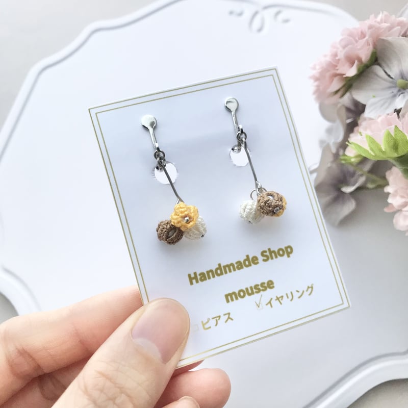 ボンボンピアス(イヤリング)オーダーページ☆ ポンポンポップピアス/イヤリング オレンジ | HandmadeShop mousse