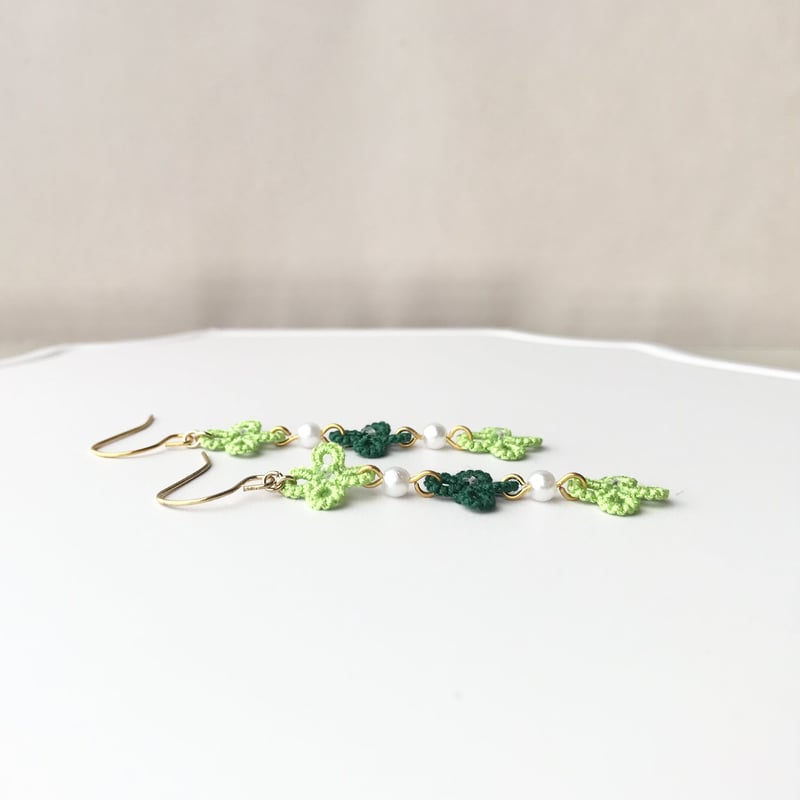 小さなお花屋さんピアス/イヤリング 黄緑×深緑 | HandmadeShop mousse