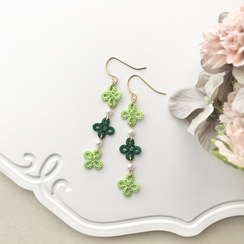 小さなお花屋さんピアス/イヤリング 黄緑×深緑 | HandmadeShop mousse