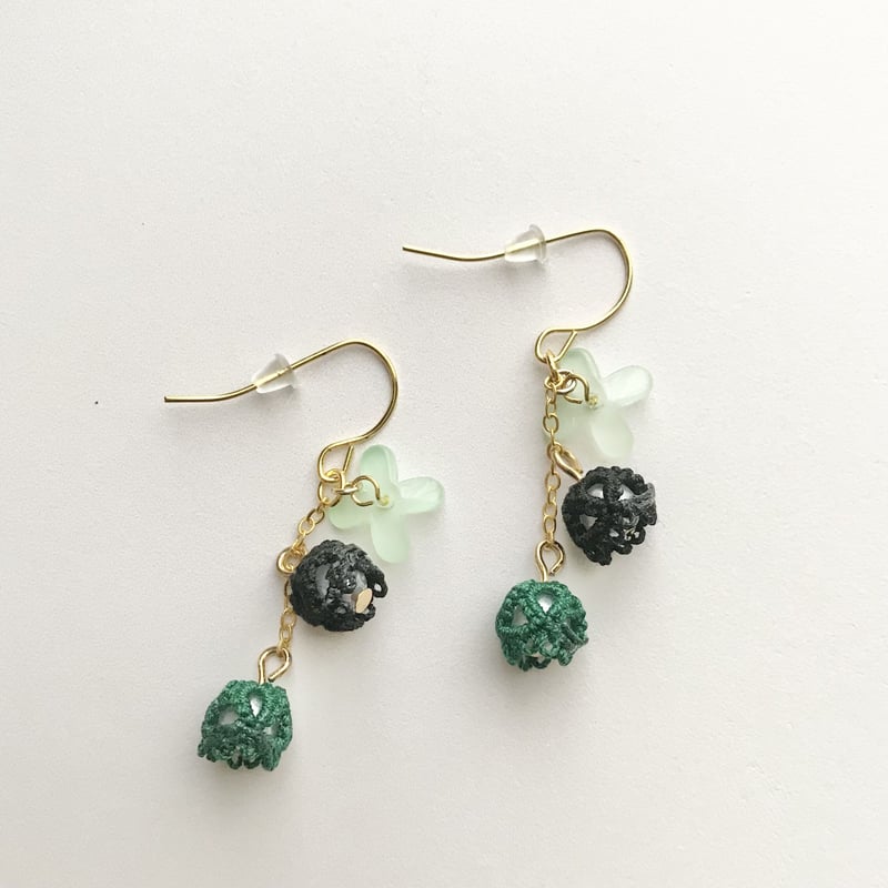 セール品〉すずらんピアス/イヤリング ブラック×深緑 | HandmadeShop