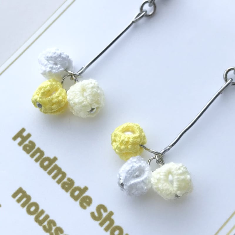 イエロー系ビジューが可愛いボンボンピアス☆