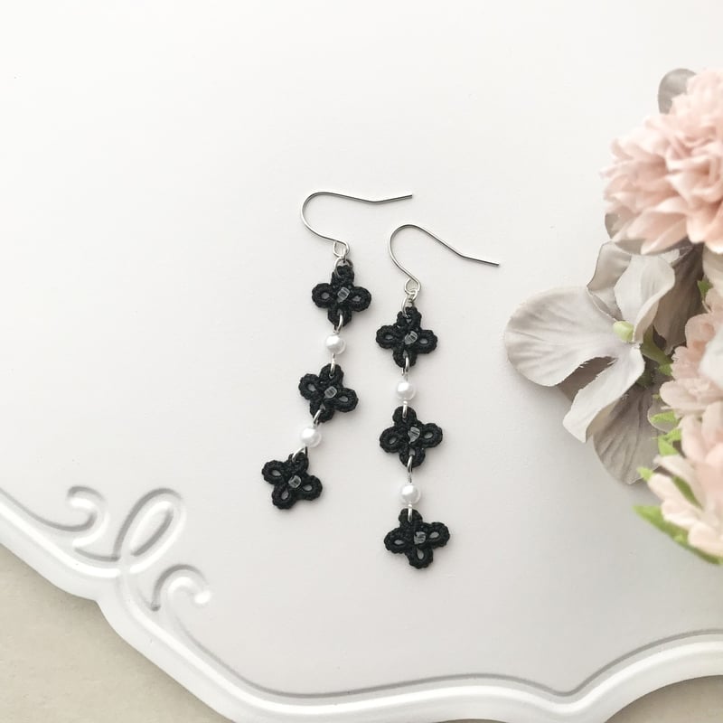 小さなお花屋さんピアス/イヤリング 黒×黒 | HandmadeShop mousse 