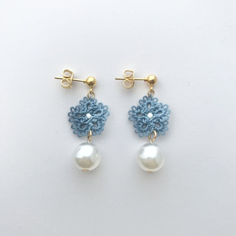 パールとお花のピアス/イヤリング くすみブルー | HandmadeShop mousse 