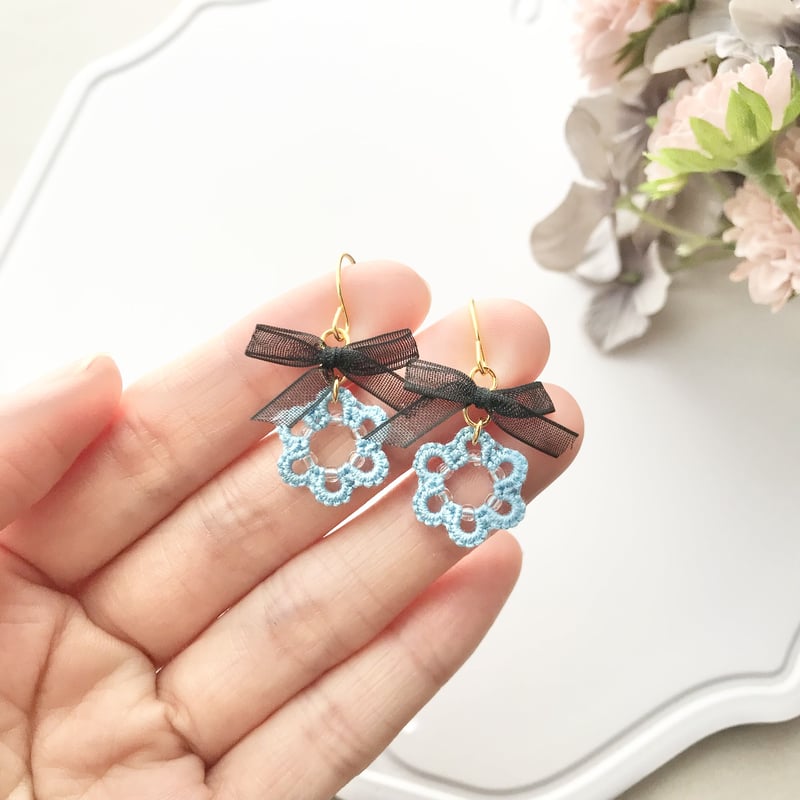 タティングレースの黒リボンピアス/イヤリング | HandmadeShop mousse