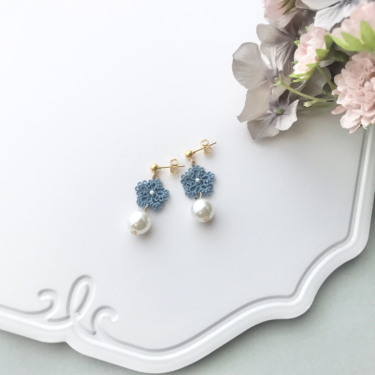 パールとお花のピアス/イヤリング くすみブルー | HandmadeShop mousse