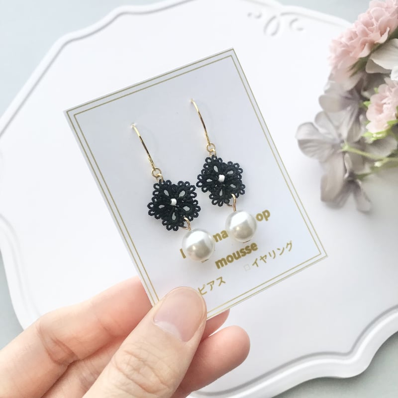 パールとお花のピアス/イヤリング 黒 | HandmadeShop mousse