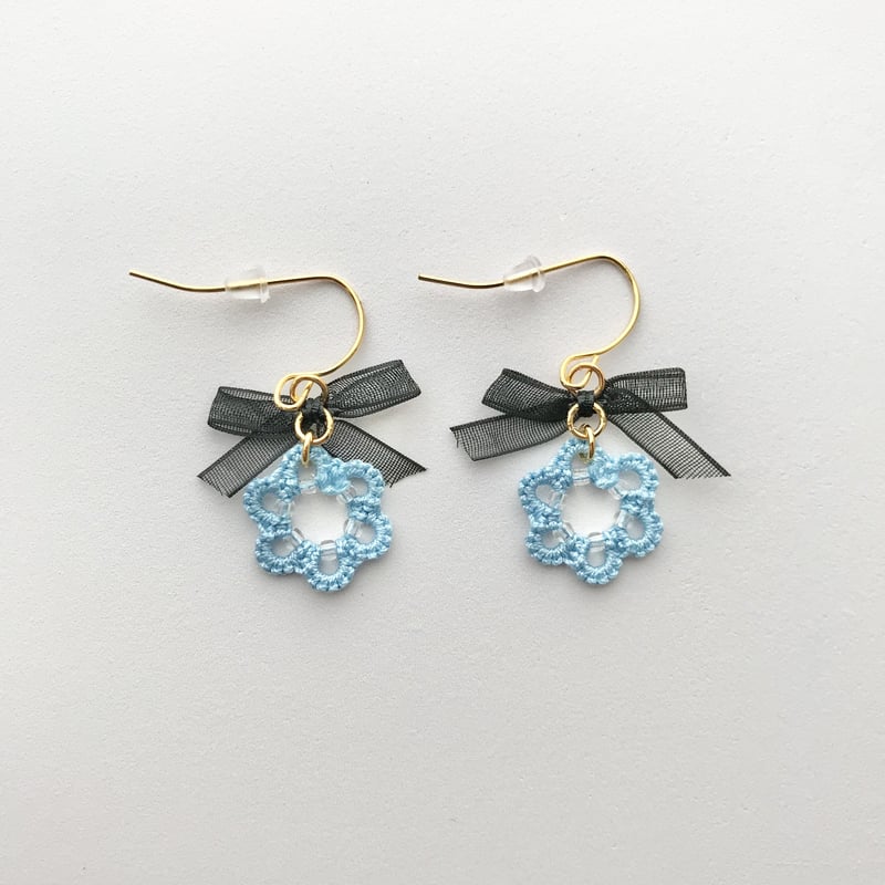 タティングレースの黒リボンピアス/イヤリング | HandmadeShop mousse