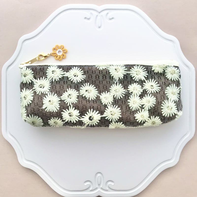 ファスナーレースポーチ（チャーム付き）こげ茶色 | HandmadeShop