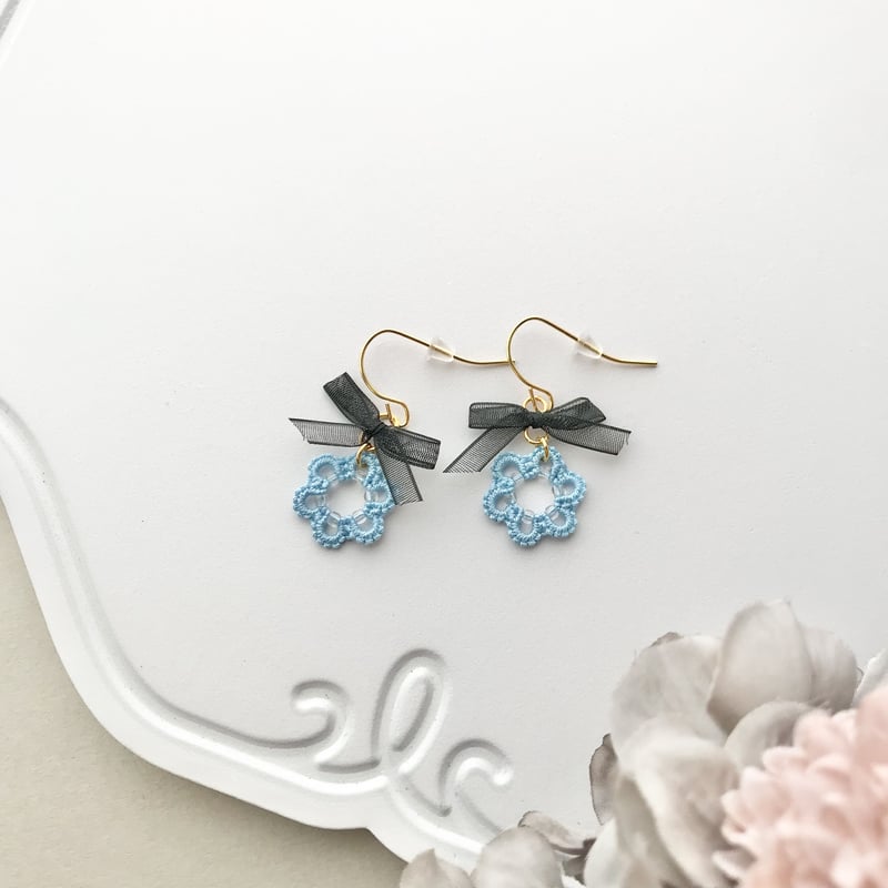 タティングレースの黒リボンピアス/イヤリング | HandmadeShop mousse