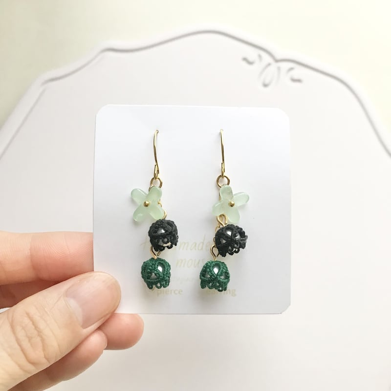 セール品〉すずらんピアス/イヤリング ブラック×深緑 | HandmadeShop