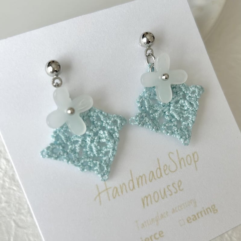 お花とひし形のピアス/イヤリング 水色 | HandmadeShop mousse