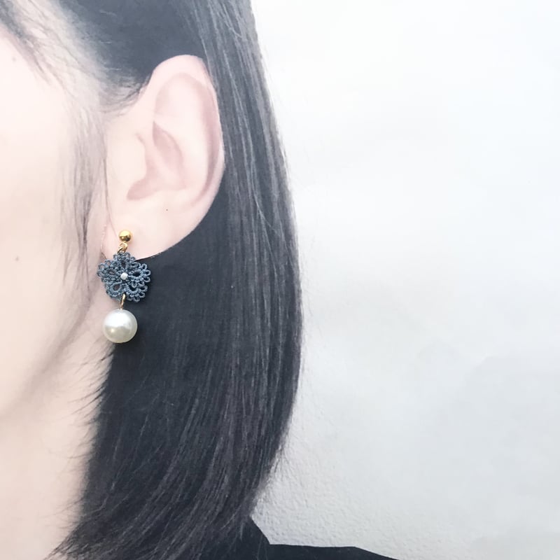 パールとお花のピアス/イヤリング くすみブルー | HandmadeShop mousse