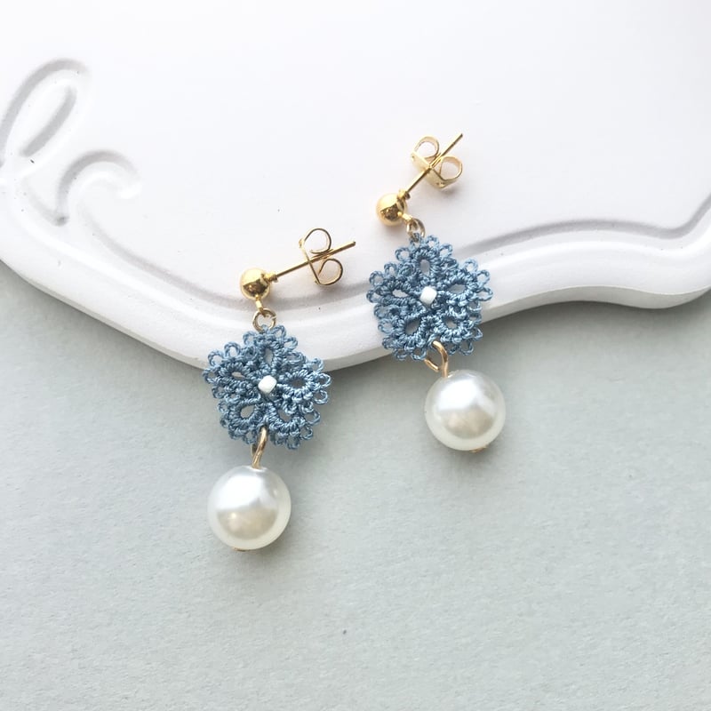 パールとお花のピアス/イヤリング くすみブルー | HandmadeShop mousse