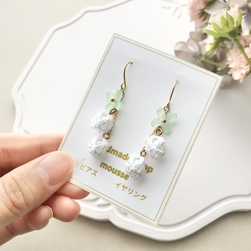 10mm x 10mm すずらんイヤリング すずらんピアス/イヤリング 白 | HandmadeShop mousse（ハンドメイド