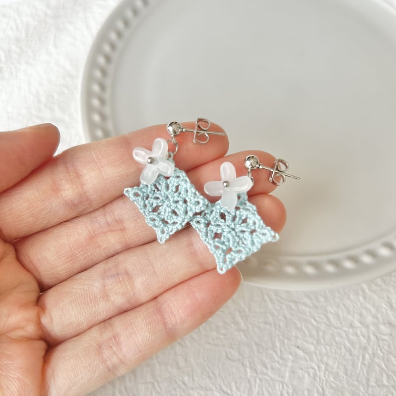お花とひし形のピアス/イヤリング 水色 | HandmadeShop mousse
