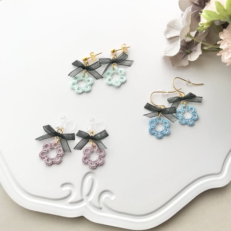 タティングレースの黒リボンピアス/イヤリング | HandmadeShop mousse