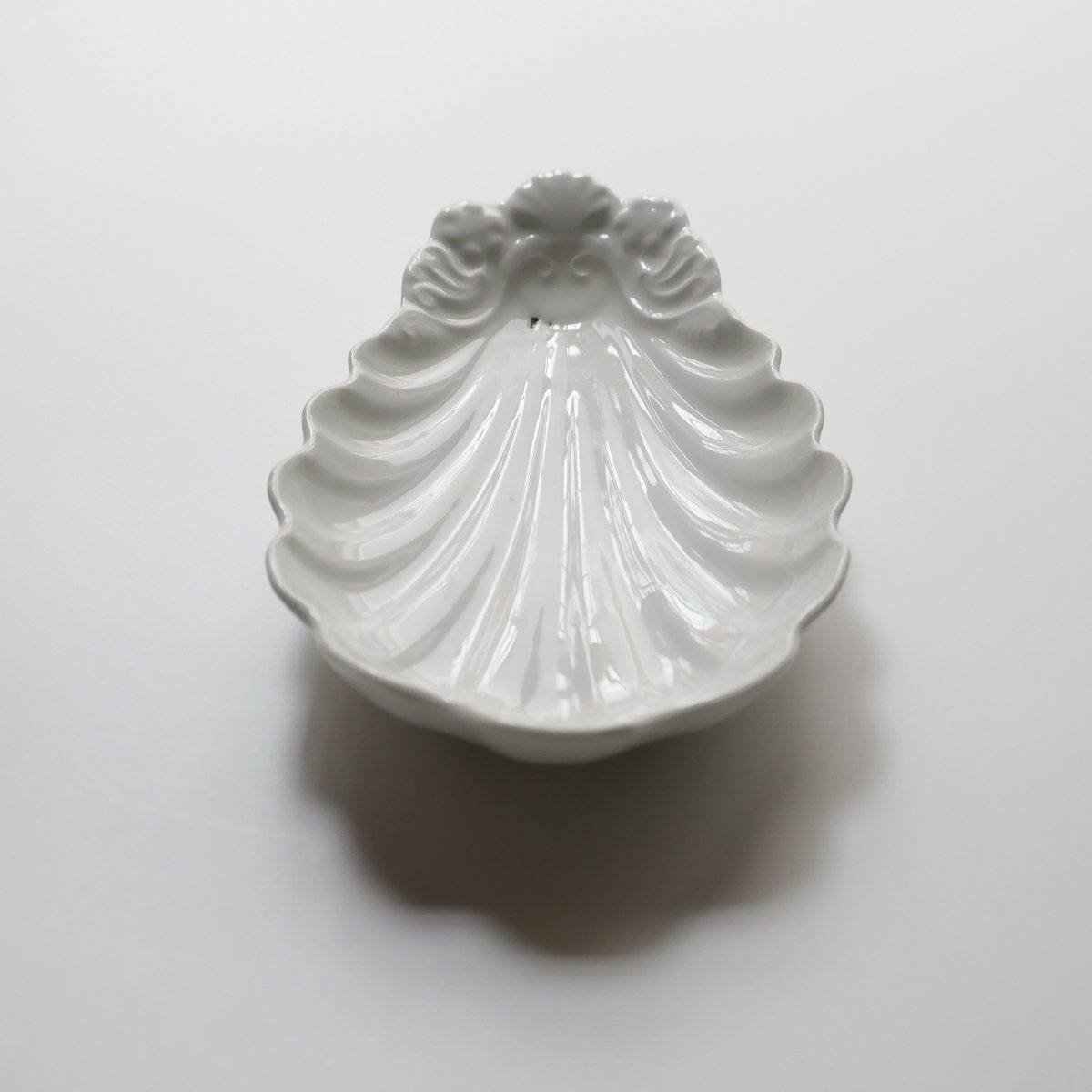 Porcelaine de Paris コキーユ型ラヴィエB | Reinette