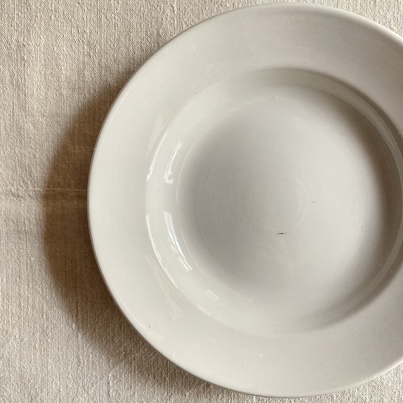 Badonviller, assiette epaisse 白釉の厚皿（スープ皿）F | Re