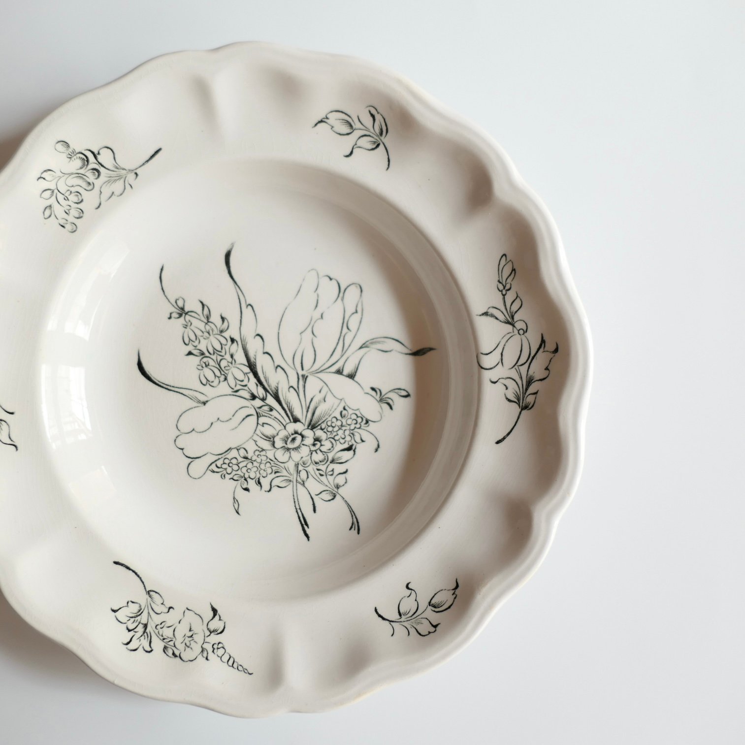 K&G Lunéville ”Vieux Strasbourg” モノクロームの花束 深皿D