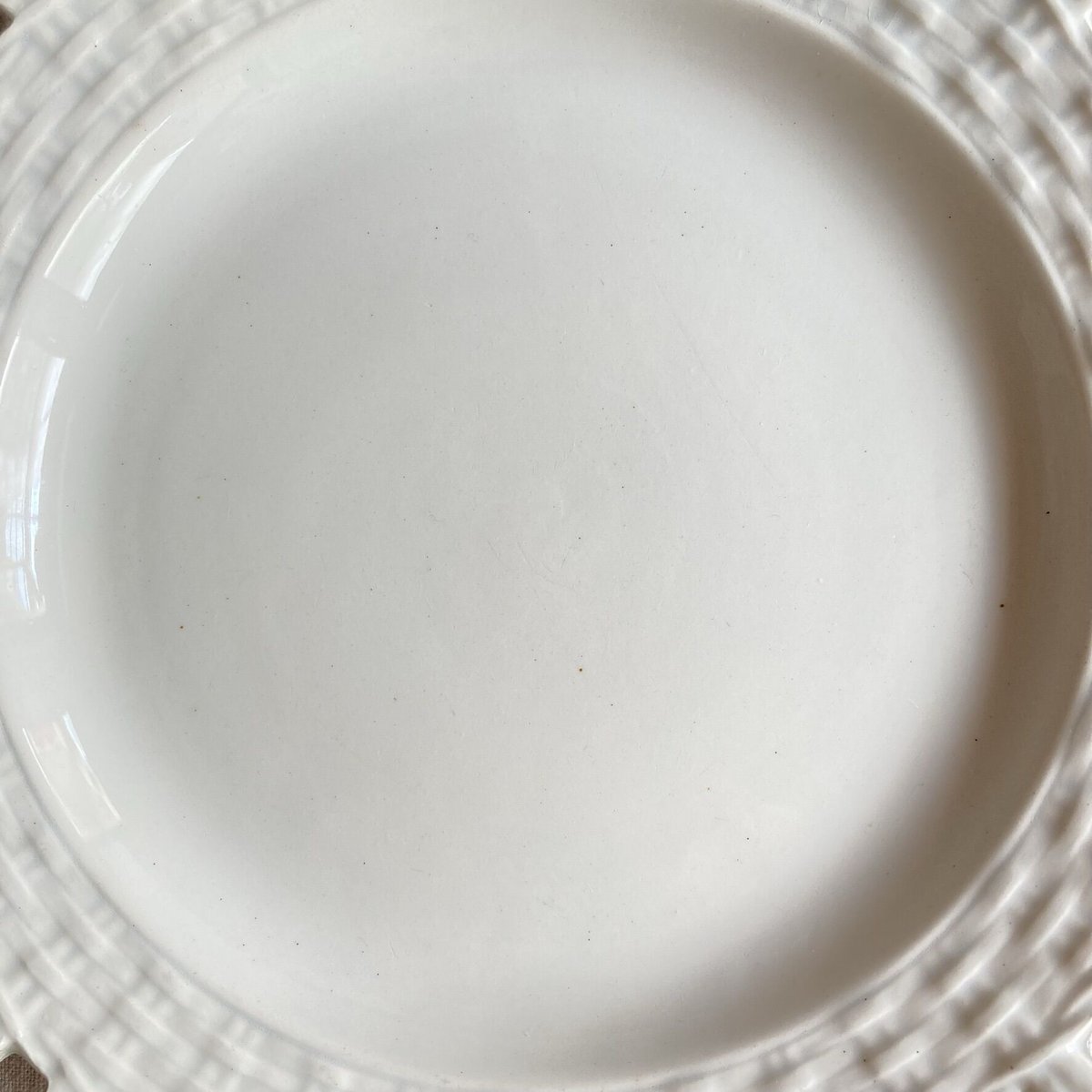 Creil et Montereau パニエのレリーフ皿A | Reinette