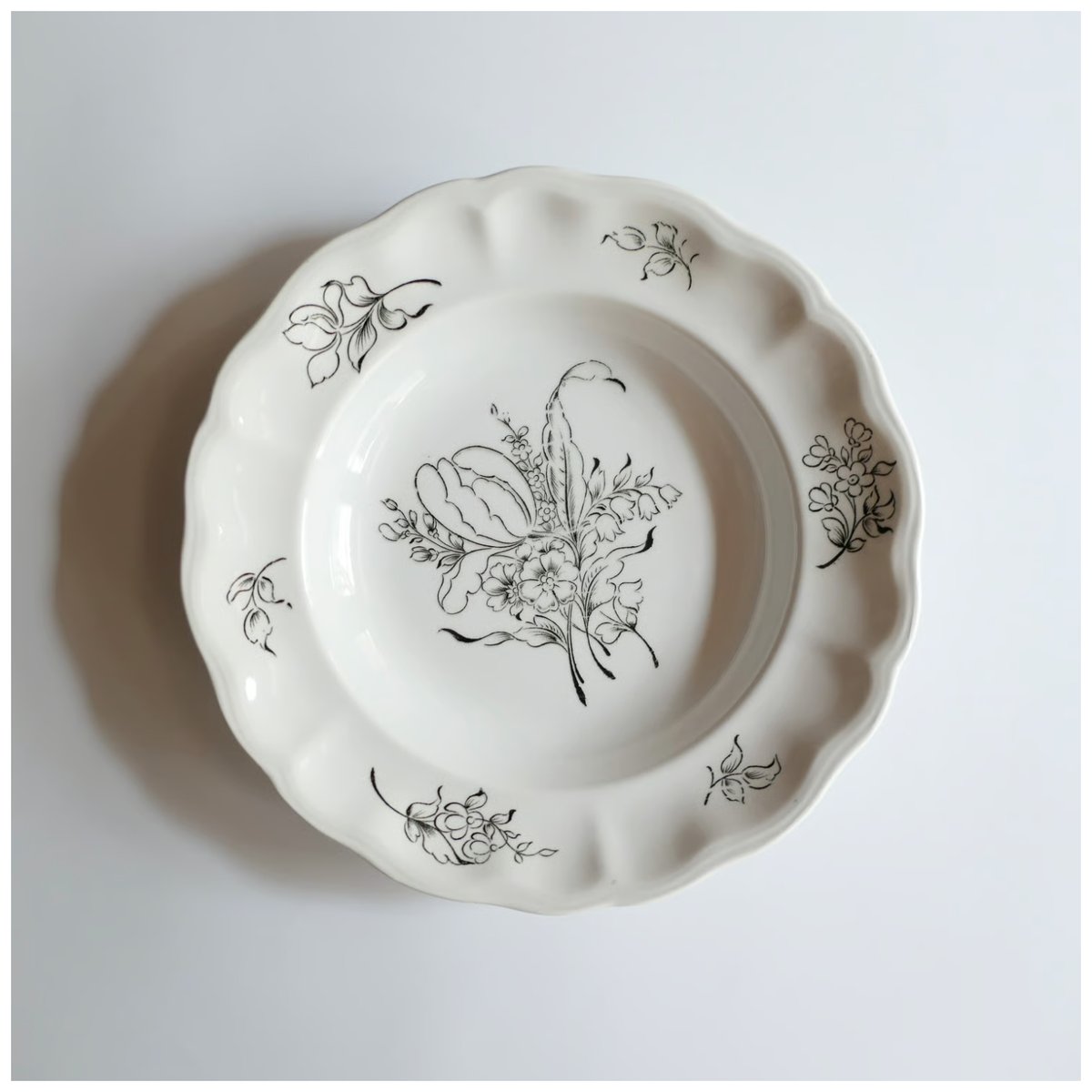 1897年リュネビル窯　白の輪花鉢　23㎝（小）印有 fit=scale-down,w=1200