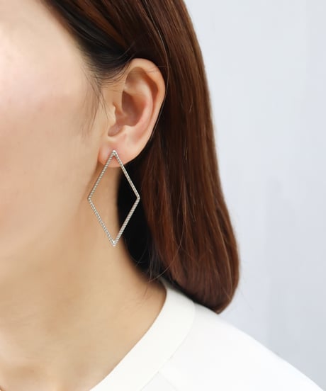 金属アレルギー対応「ieLS」ステンレス　ダイヤモチーフピアス