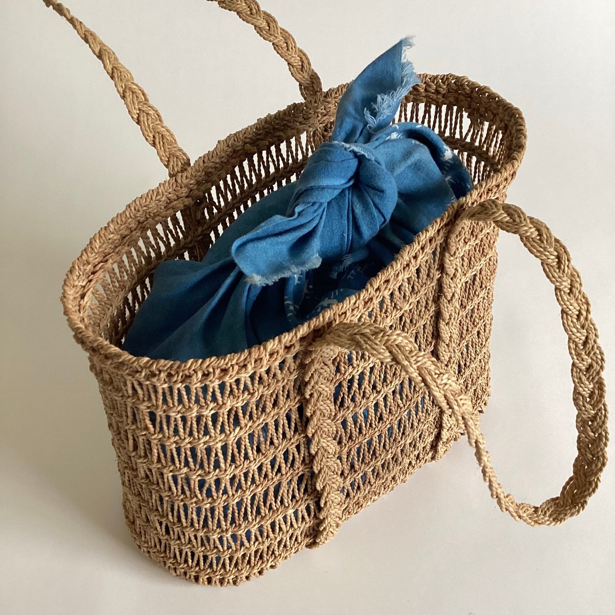 大きな自然木切株 変木 奇形木 くり抜き バスケット籠 カゴ 花籠果物籠オブジェ 大きな自然木切株 変木 奇形木 くり抜き バスケット籠 カゴ 花籠