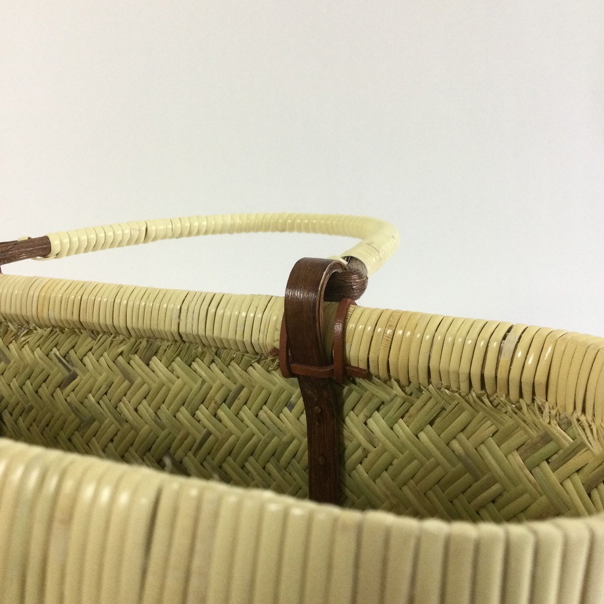 【新着新品 特選品】鳥越竹細工 すず竹 二重編み（合わせ編み）手付きおぼけ 新着新品 特選品】鳥越竹細工 すず竹 二重編み（合わせ編み