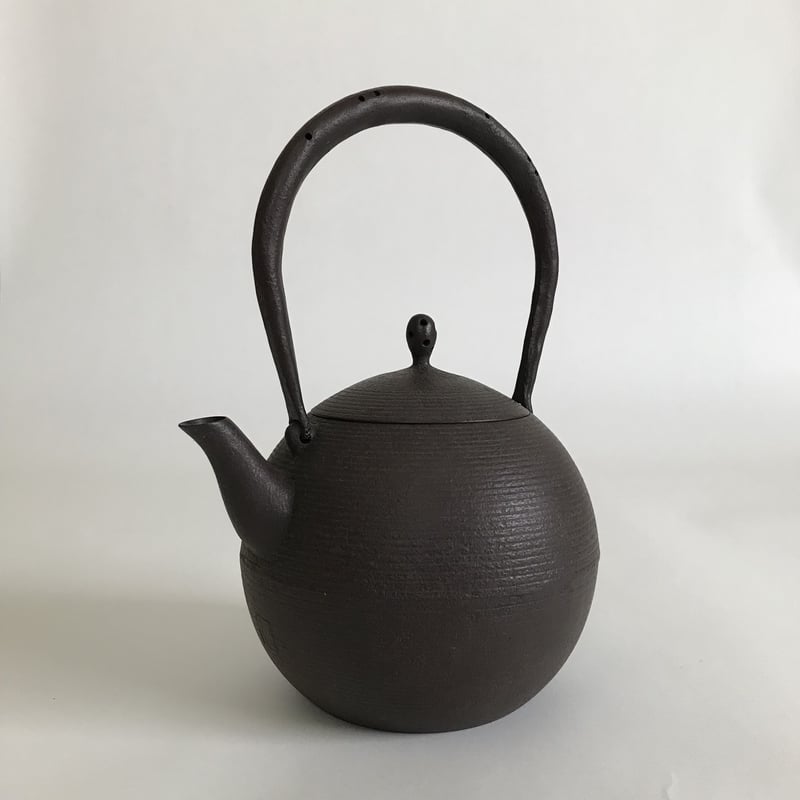 harufumi☆美品☆鈴木盛久工房 日の丸鉄瓶 おまけ付き(瓶敷・風鈴) 予約商品】日の丸形鉄瓶（中） – 鈴木盛久工房