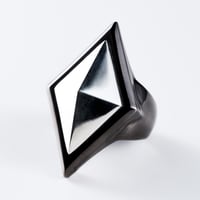 Monochrome ring