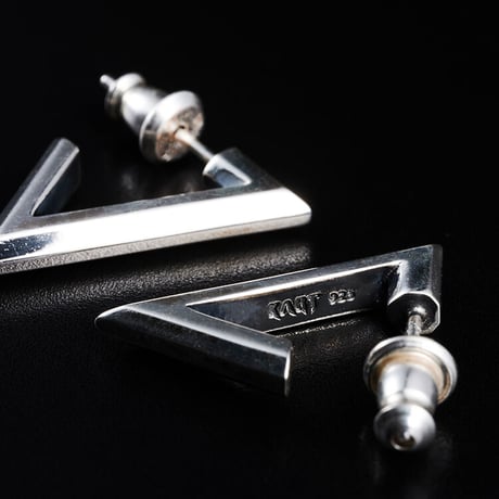 TRIANGLE PIERCE