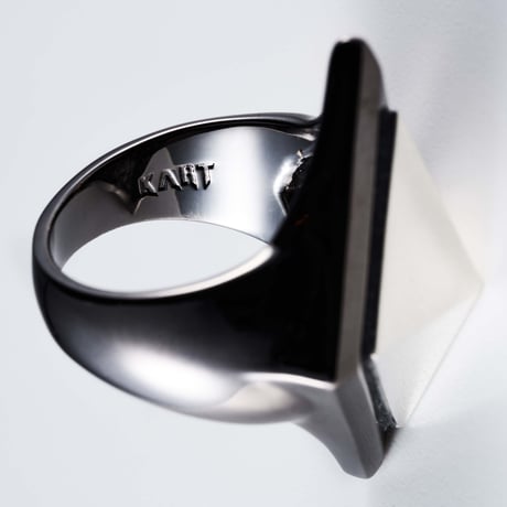 Monochrome ring