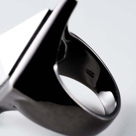 Monochrome ring