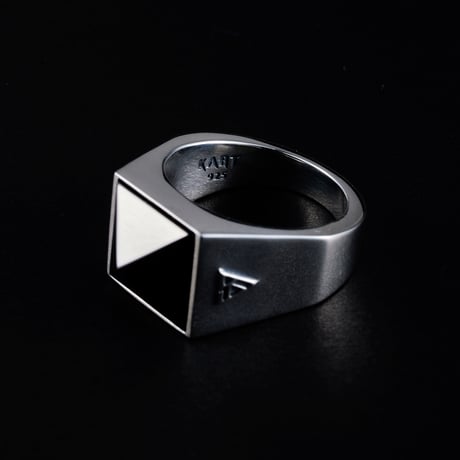 DARK STUDS RING