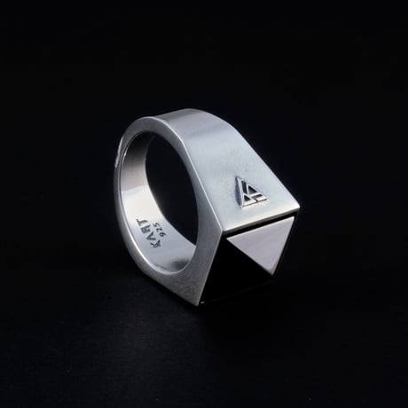DARK STUDS RING