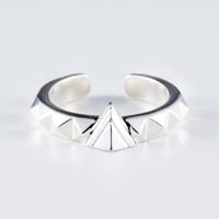 Tiny mono ring