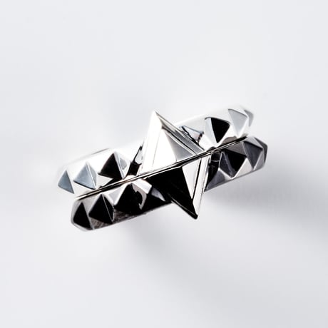 Tiny mono ring