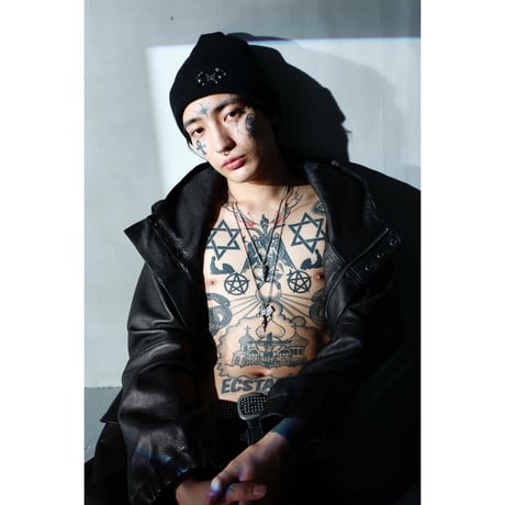 CRAZY STUDS  KNITCAP