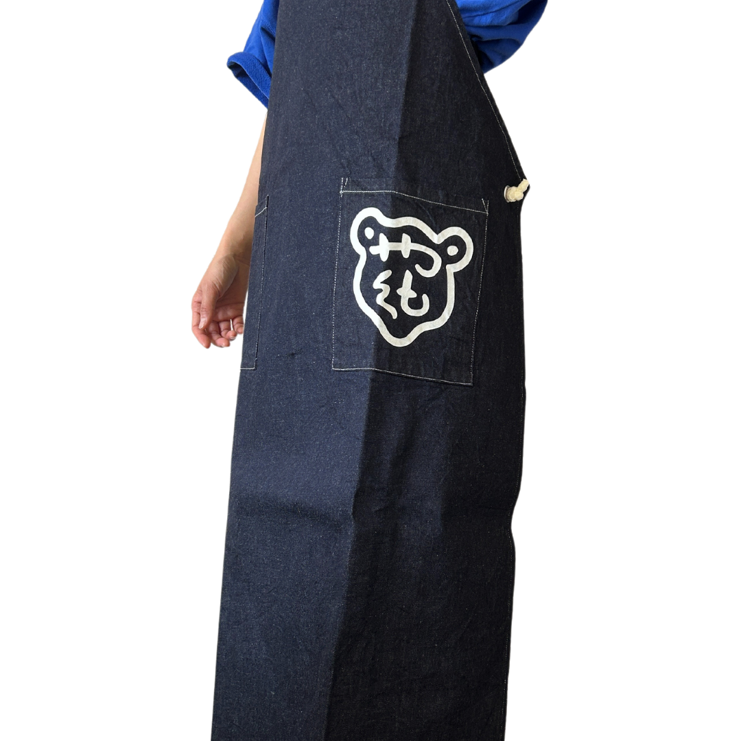 木彫り熊 エプロン | 八雲町丘の駅オンラインショップ