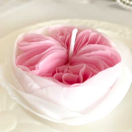 カップ咲きローズのキャンドル　（ Rose candle of cupped  form.）（受注生産）