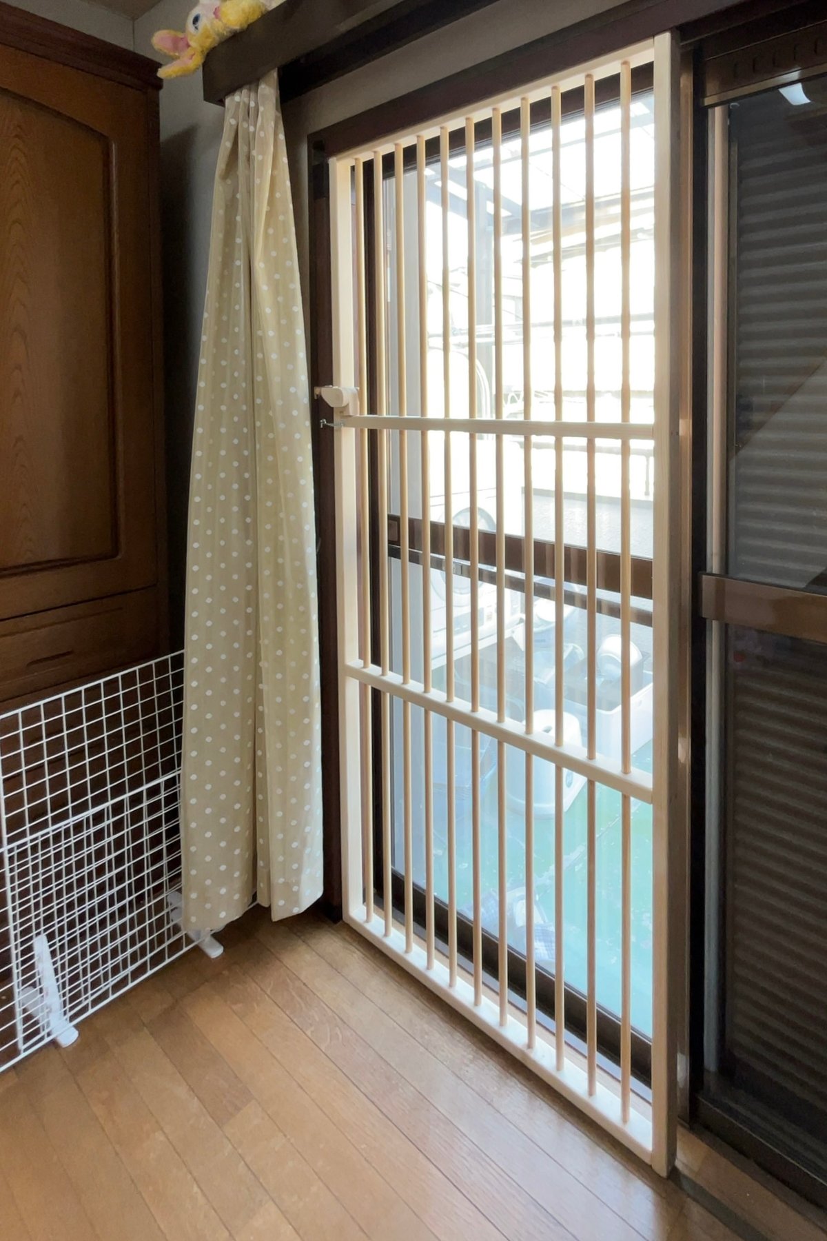 にゃんこフェンス 猫の脱走防止扉【掃き出し窓用】 引き戸の木製