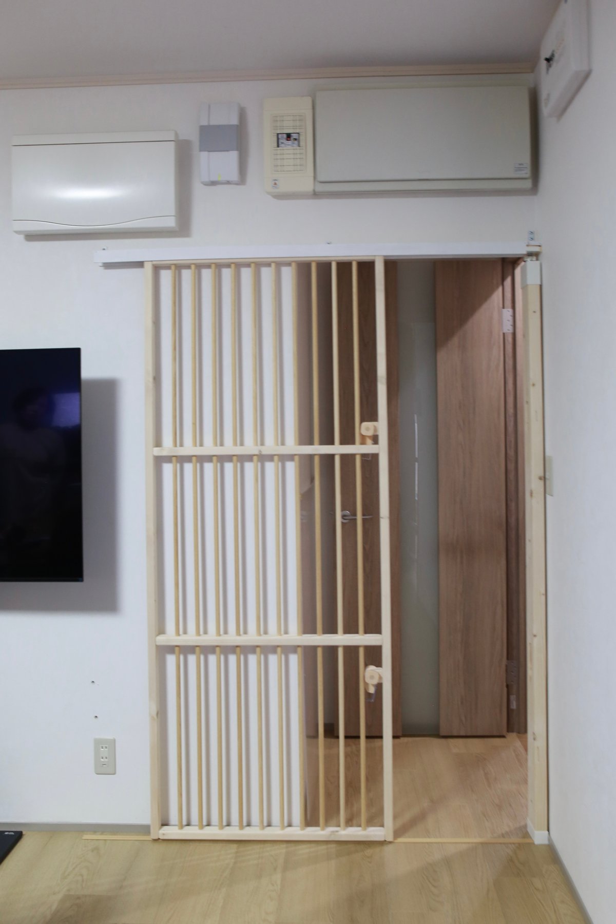 にゃんこフェンス 猫の脱走防止扉【掃き出し窓用】 引き戸の木製