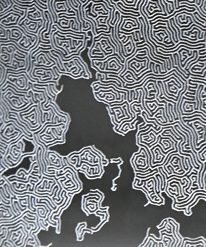 クリスタルガラス 2D彫刻「迷宮」 | MOTOI YAMAMOTO STORE