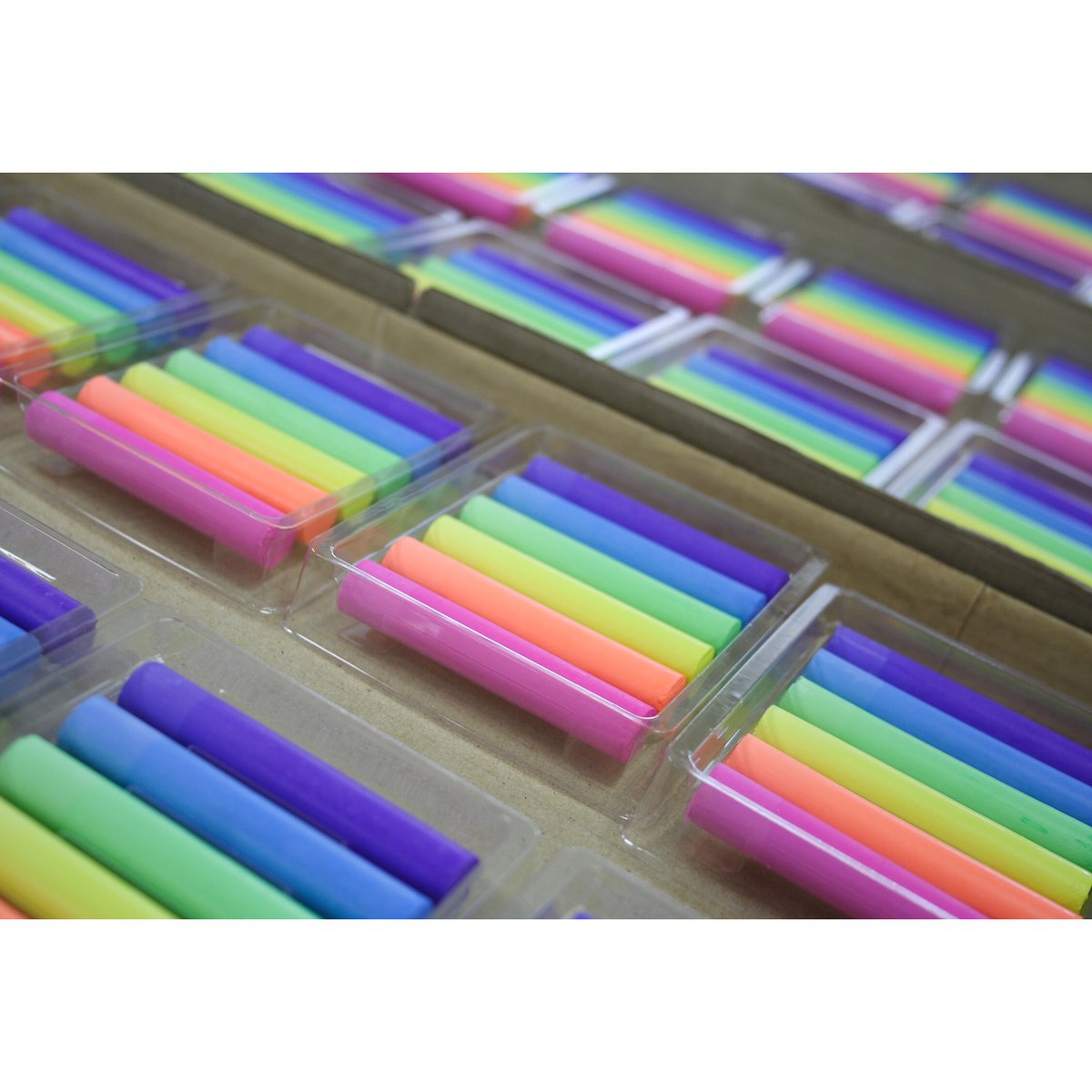 ダストレス蛍光チョーク 6色　72本入り×5箱セット ダストレス学校用蛍光チョーク 6色入 炭酸カルシウム製 1箱72本